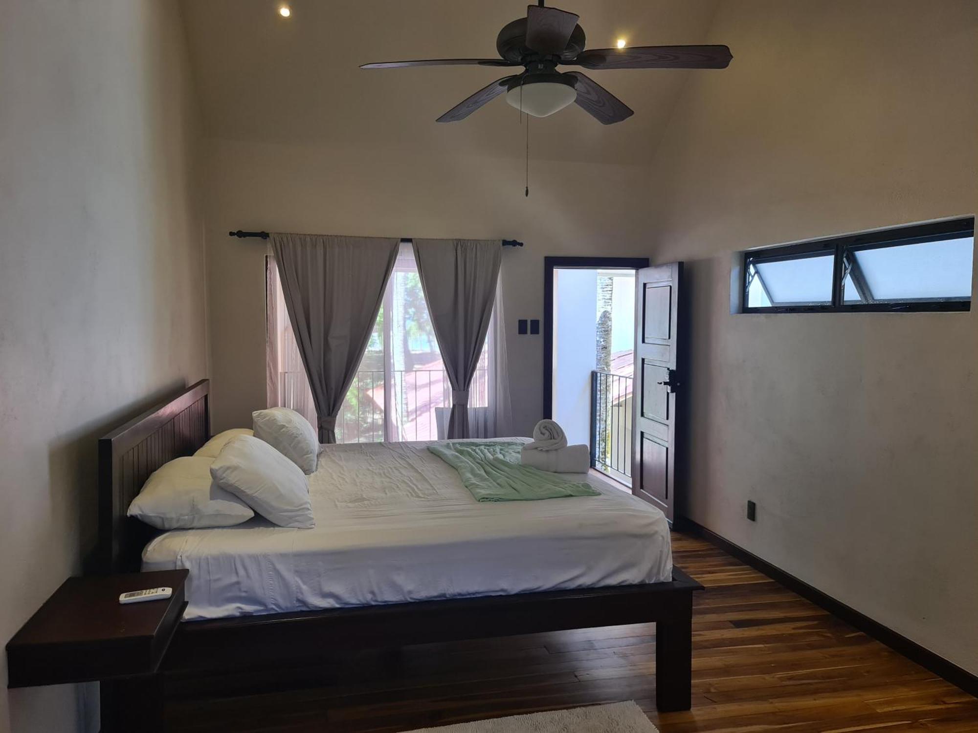Hona Beach Hotel Dominical Room photo